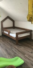 Dětská postel s úložným prostorem