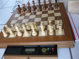 Šachový počítač Mephisto Mnichov s modulem Vancouver 32Bit - 1