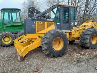 Lesní traktor JOHN DEERE 548 GIII klěšťák