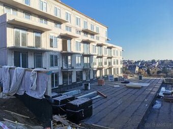 2KK Praha Řeporyje s terasou a velkou předzahrádkou