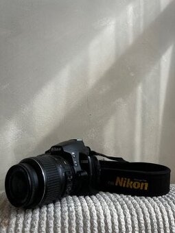 NIKON D3000