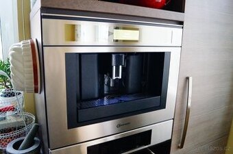 Vestavný kávovar Bauknecht KMT 9145 PT