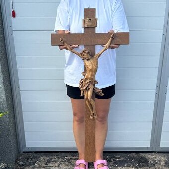Velký starožitný dřevěný kříž vyřezávaný Ježíš 80 cm
