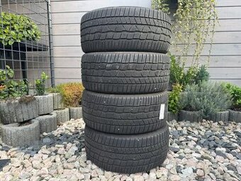 255/35 R19