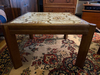 Konferenční stolek s keramickou deskou