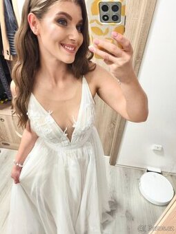 Úplně nové svatební šaty