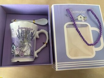 Keramický hrnek se lžičkou levandule v dárkovém balení
