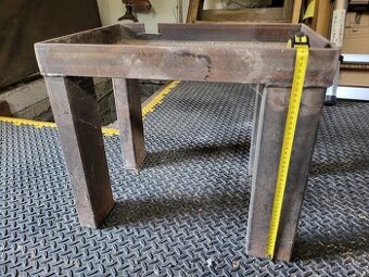 Stojan na grilovací kámen