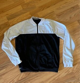 Lehká sportovní bunda velikost S