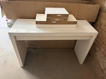 Prodám stůl s poličkami