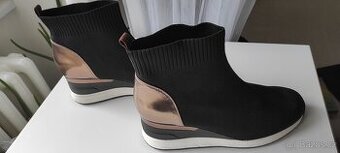 Dámské tenisky na skrytém podpatku vel. 40