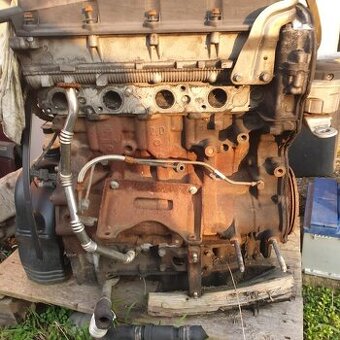 Prodám holý motor na Ford Mondeo III.Najeto údajně okolo 260