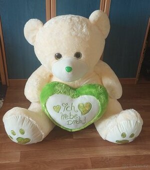 Velky plysovy medved