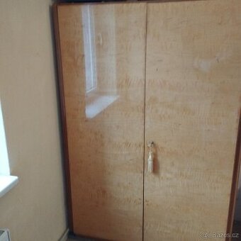 Prodám retro skříň z období 60.-70let.