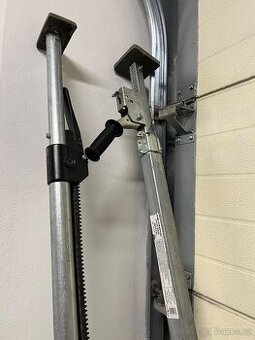 Kinedyne zabrana, mezibocnicovy  držák  nákladního prostoru