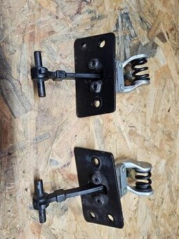 Omezovac zadnich dveri vw t5