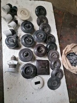 Retro vypínače, zasuvky objimky a krytky.