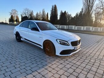 Mercedes-Benz C63 AMG W205 4.0 V8 biturbo