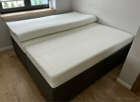 Manželská postel 180x200 cm s rošty a matracemi
