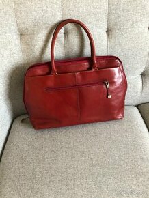 Kožená červená kabelka