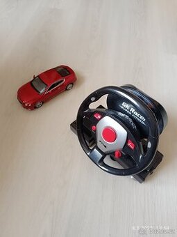 Auto s volantem
