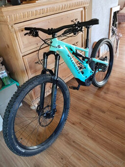 Specialized Turbo Levo model 2023 baterie 700w