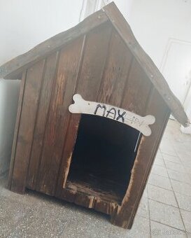Dřevěná bouda pro středního až většího psa