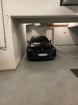 Pronájem krytého parkovacího stání v centru Karlových Varů - 1