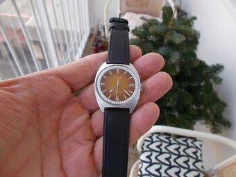 krasne funkcni mene vidane hodinky 17 jewels prim rok 1973