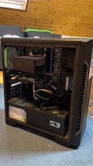 Starsi herni pc