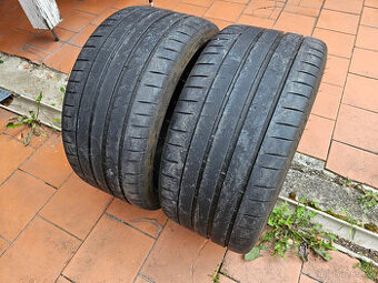 275/30 R20
