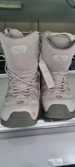 Snowboardové boty 42 světlé