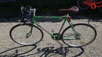 Silnični kolo nové pláště