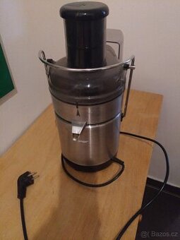 Elektrický odšťavňovač plně funkční Zemler