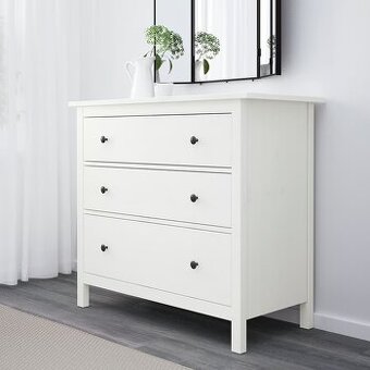 Prodáme Ikea HEMNES komodu se 3 zásuvkami, používanou
