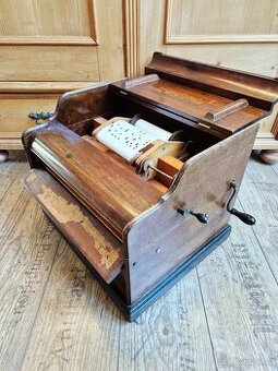 Starožitný hrací stroj, flašinet SYMPHONIA, 1890