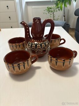 Keramická čajová sada: džbán + 4 hrnky, ručně malovaná, retr
