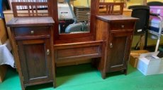 TOALETNÍ STOLEK SE ZRCADLEM