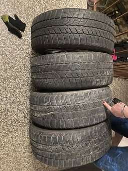 Sada na dojetí sezóny 225 50 17 cena je 150kč za 1gumu . -