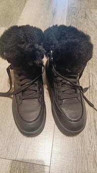 Černé kotníčkové nepromokavé zimní vyteplené boty značky Geo