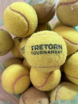 Použité tenisové míčky / tenisáky