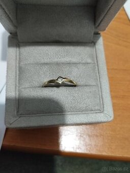 Zlatý prsten DLR 1113 ze žlutého zlata, se zirkonem