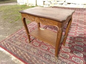 Neobarokní konferenční etážový stolek