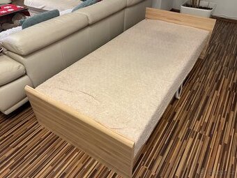 Postel s úložným prostorem