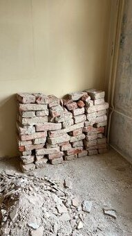 Staré plné cihly za odvoz