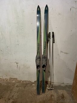 Prodám troje historické lyže