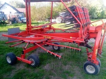 Nahrabovač, shrnovač sena a píce KUHN GA 4521GM