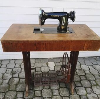 Šicí stroj Minerva