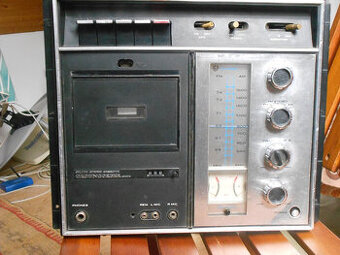 Koupím radiomagnetofon Crowncorder CSC 505FW