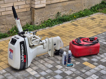 Motor Johnson 9.9 pro nafukovací člun nebo loď